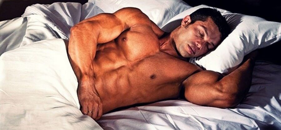 sleeping and muscle building